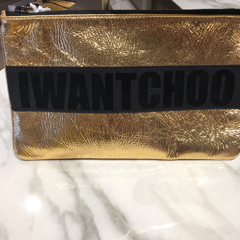 Not for $$$ I want choo....to visit my closet!!!😁